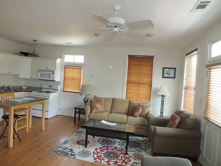 710 Boundary St #2D — Photo 7