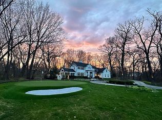 150 Firth Rd, Inverness, IL 60067