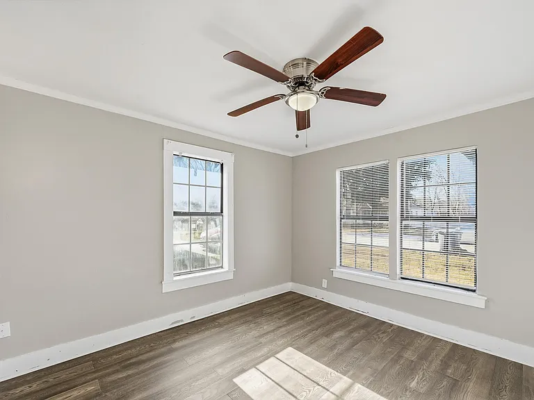 2224 Poplar St — Photo 8