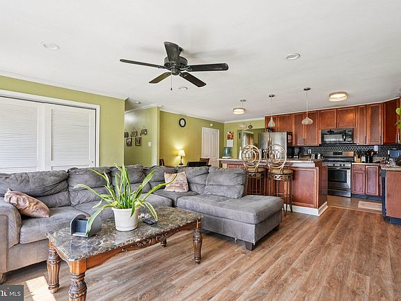 5th image of 217 Coville Dr