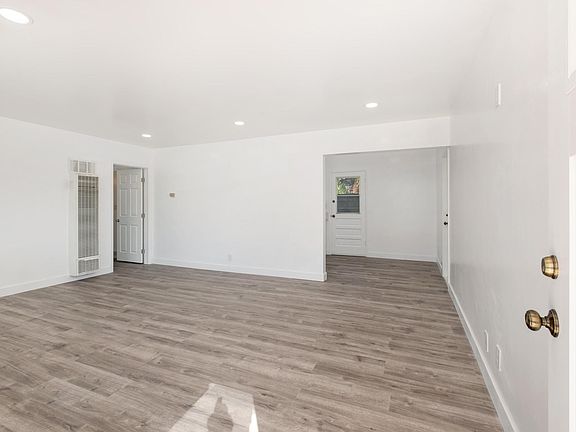5th image of 246 Camellia Ln #A