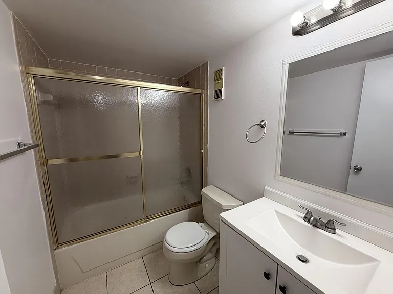 8720 N Sherman Cir #205 — Photo 8