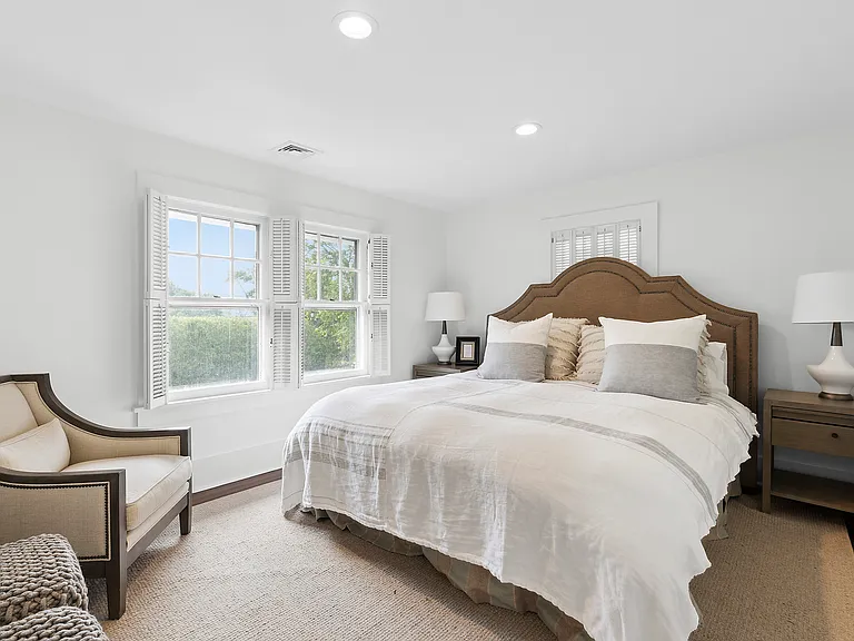 1 Bishop Ave — Photo 11