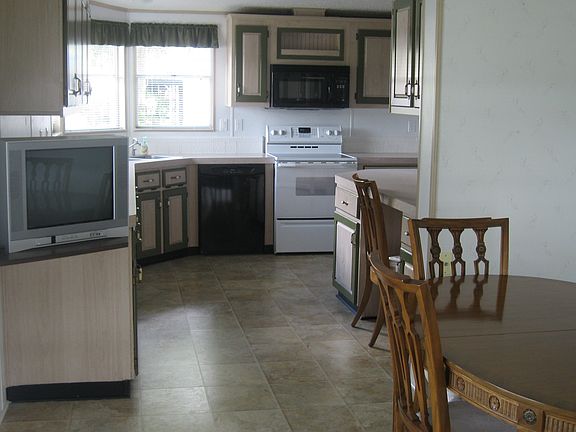 3rd image of 197 Jacaranda Dr