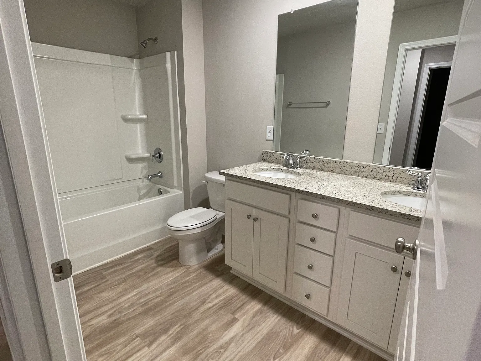 4 bed, 1915 sqft, $2,500 — Photo 4