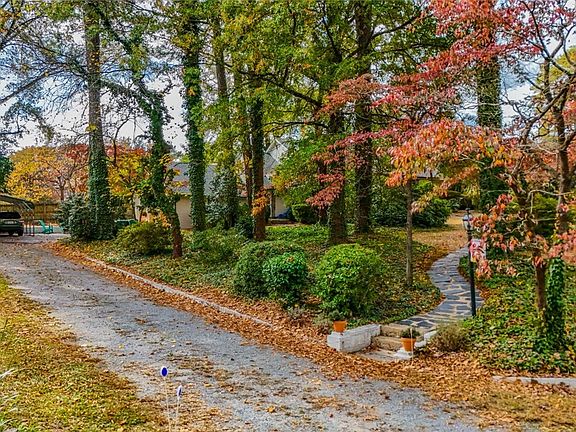 3rd image of 7608 N Pinehill Dr