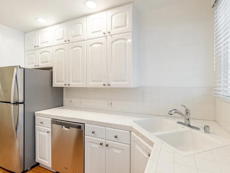 1416 Kelton Ave #1416.5 — Photo 7
