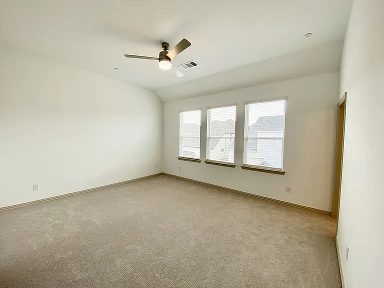 9425 Speaker Dr — Photo 14