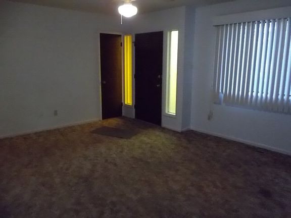 2nd image of 402 Willow Ave
