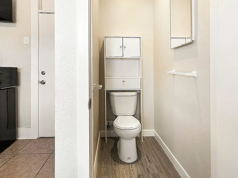 Portside Studio Apartments — Photo 14