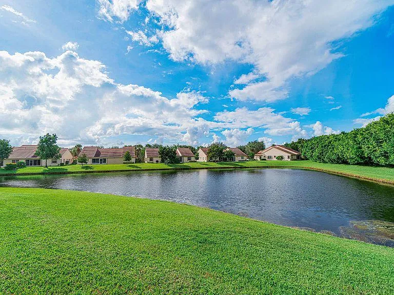 7922 Sandy Pointe Dr — Photo 41