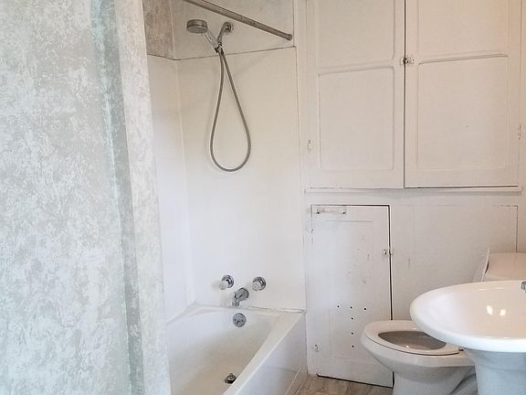 4th image of 811 Vienna Ave