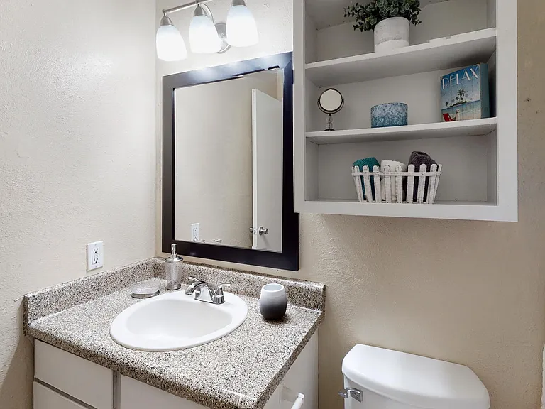 one bedroom bathroom