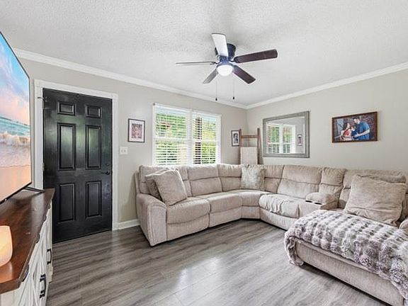 4th image of 185 Crockett Cir