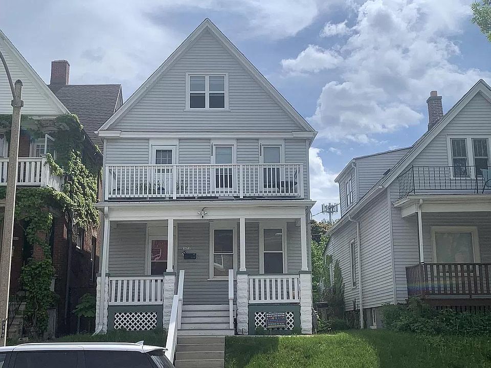 View from front. Lower unit includes front porch.
