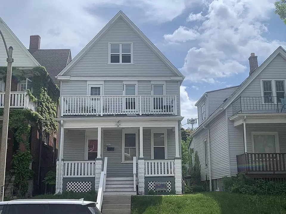 View from front. Lower unit includes front porch.