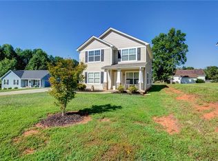 126 McCleskey Dr, Yadkinville, NC 27055