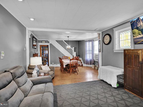 5th image of 2122 Highland St