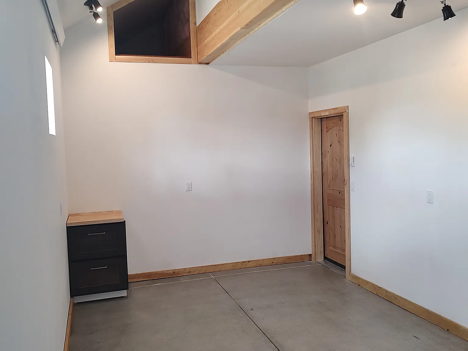 2 bed, 1.5 bath, 1000 sqft, $2,300 — Photo 1