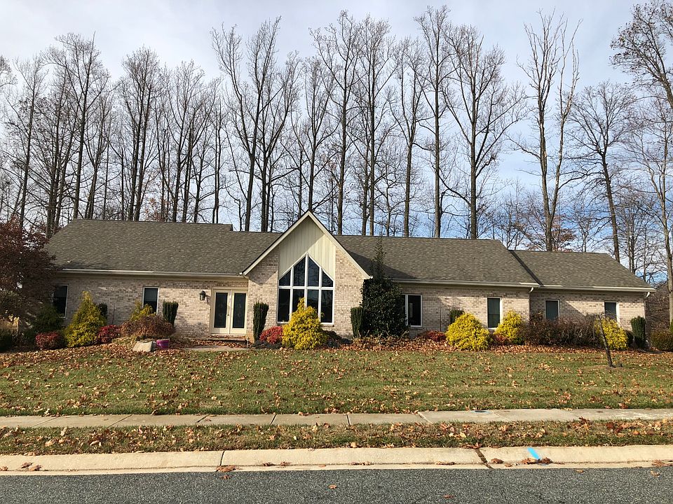 1st image of 902 Sidehill Dr