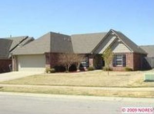 9801 E 110th Pl N, Owasso, OK 74055