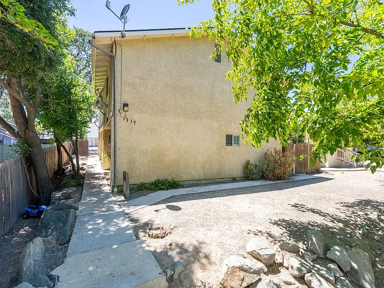 1717 Pine Street — Photo 22