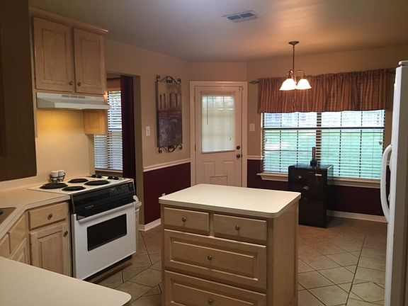 5th image of 1000 Deer Park Ct