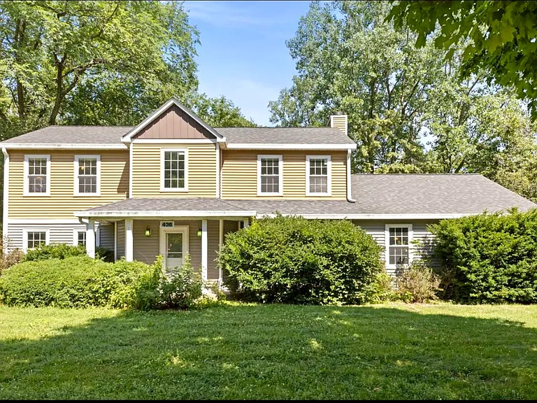 436 Cambridge Way — Photo 1