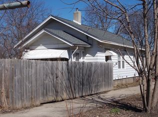 2384 Dunham St, Clinton, IA 52732