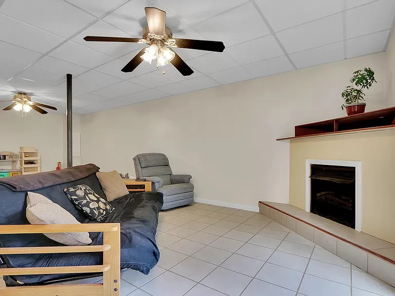 601 Blackburn Dr — Photo 22