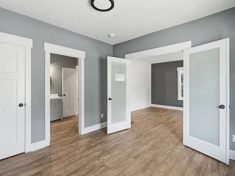 2627 Southeastern Ave — Photo 8
