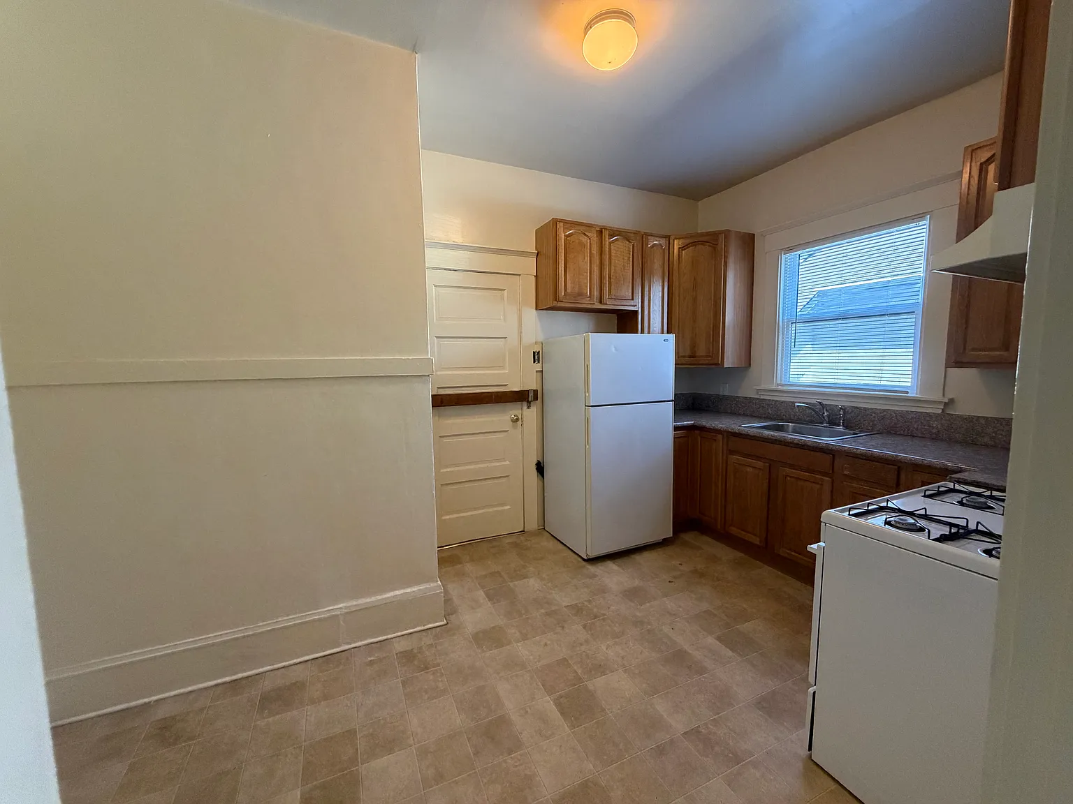 Studio, 663 sqft, $1,850 — Photo 4