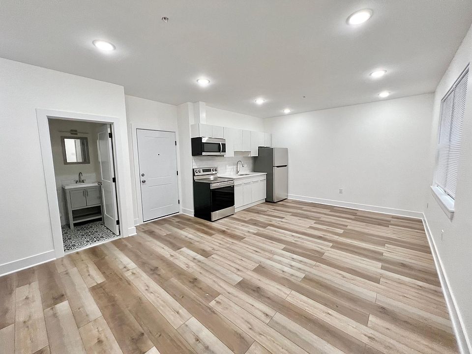 1st image of 4148 Parkside Ave #101