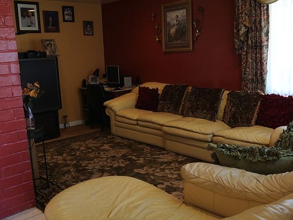 4th image of 8542 Davmor Ave
