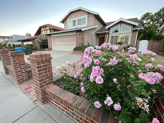3rd image of 1109 Pebblewood Way
