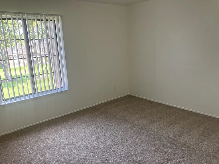 Windsor Place Apartments — Photo 156
