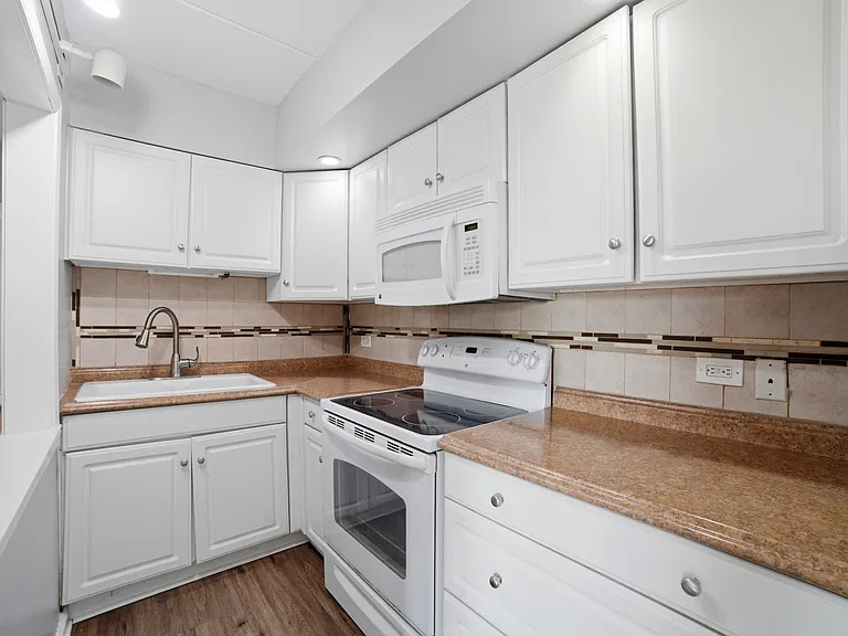 5125 Blodgett Ave #510 — Photo 6