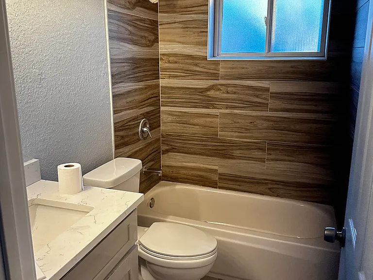 1055 Modred St — Photo 5