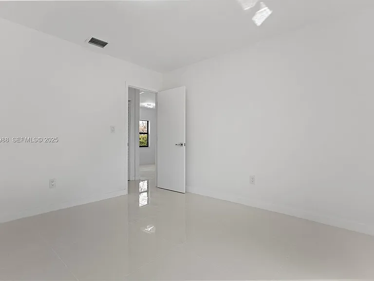 1640 NE 183rd St — Photo 22