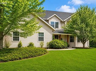 412 E Red Pine CIRCLE, Dousman, WI 53118