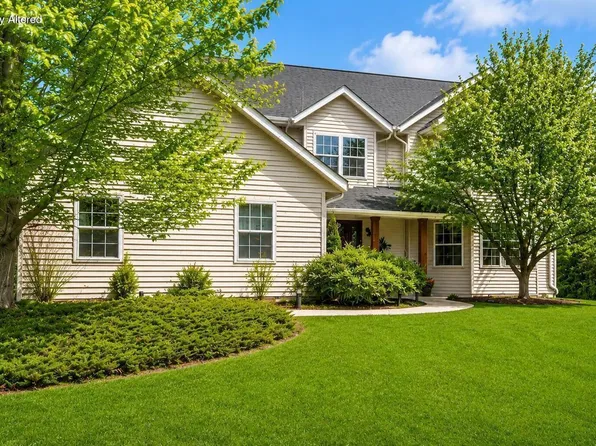 412 E Red Pine CIRCLE, Dousman, WI 53118