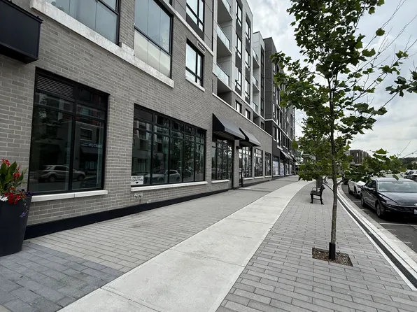3250 Carding Mill Trl #305, Oakville, ON L6M 1L3