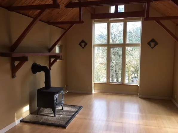 111 Marlboro Ln, Eugene, OR 97405