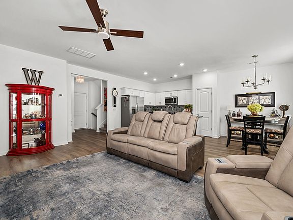 4th image of 2656 Lakevilla Dr #20