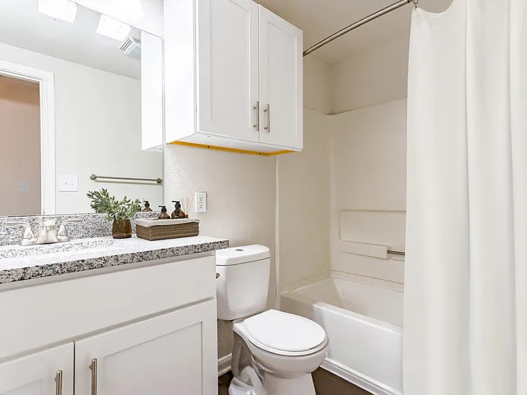 Chateau Des Lions Apartment Homes — Photo 15