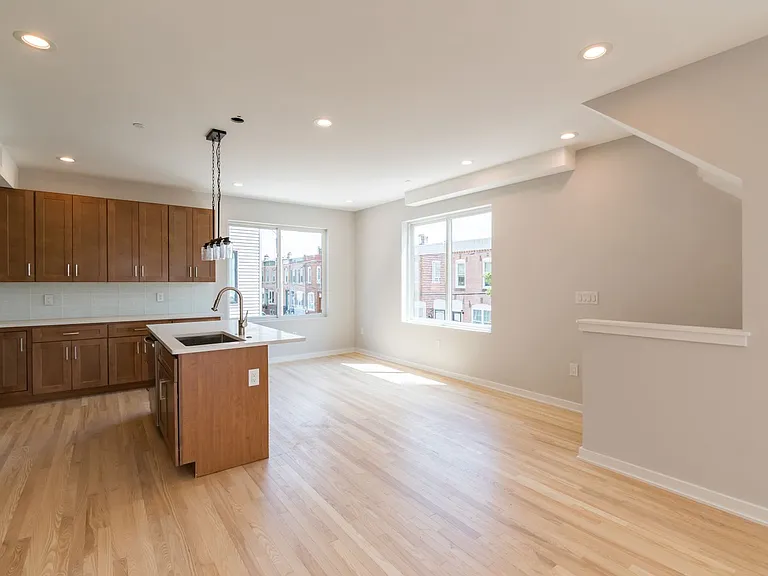 1351 S Myrtlewood St — Photo 4