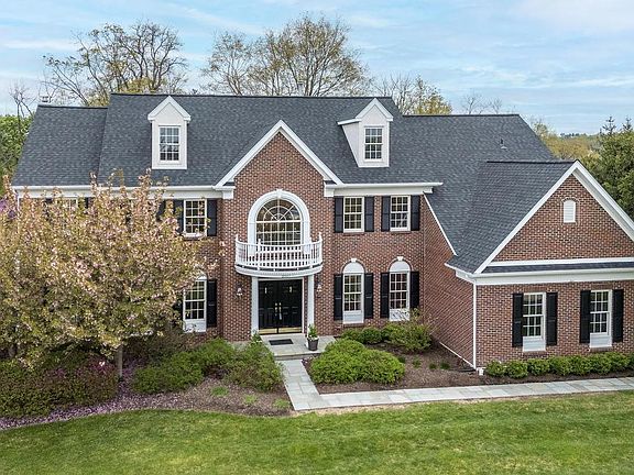 2nd image of 2517 Lockleigh Rd