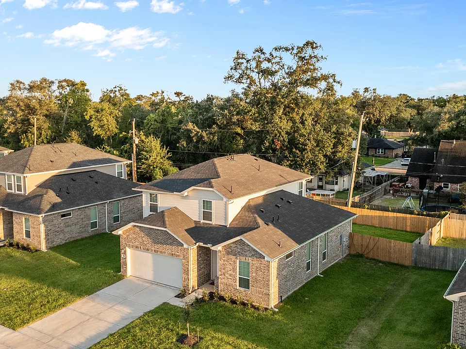 401 Magnolia Ln