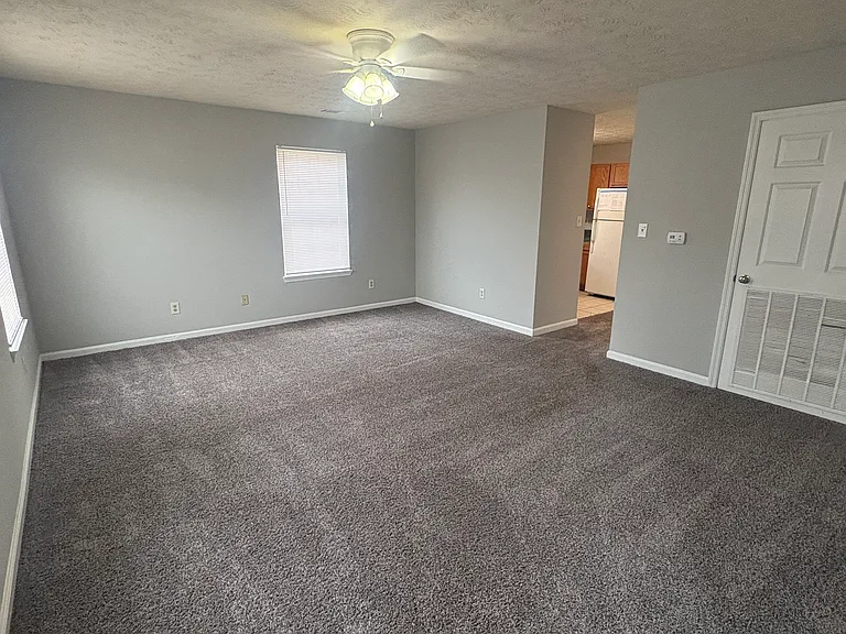 2516 Danielle Ln — Photo 2