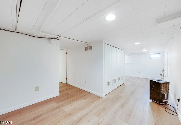 275 E Mount Pleasant Ave — Photo 36